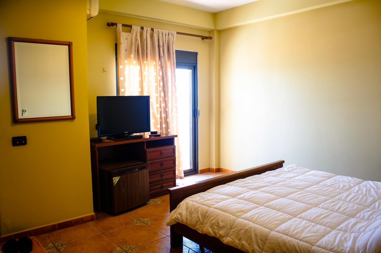 Hotel La Quercia Дуррес Экстерьер фото