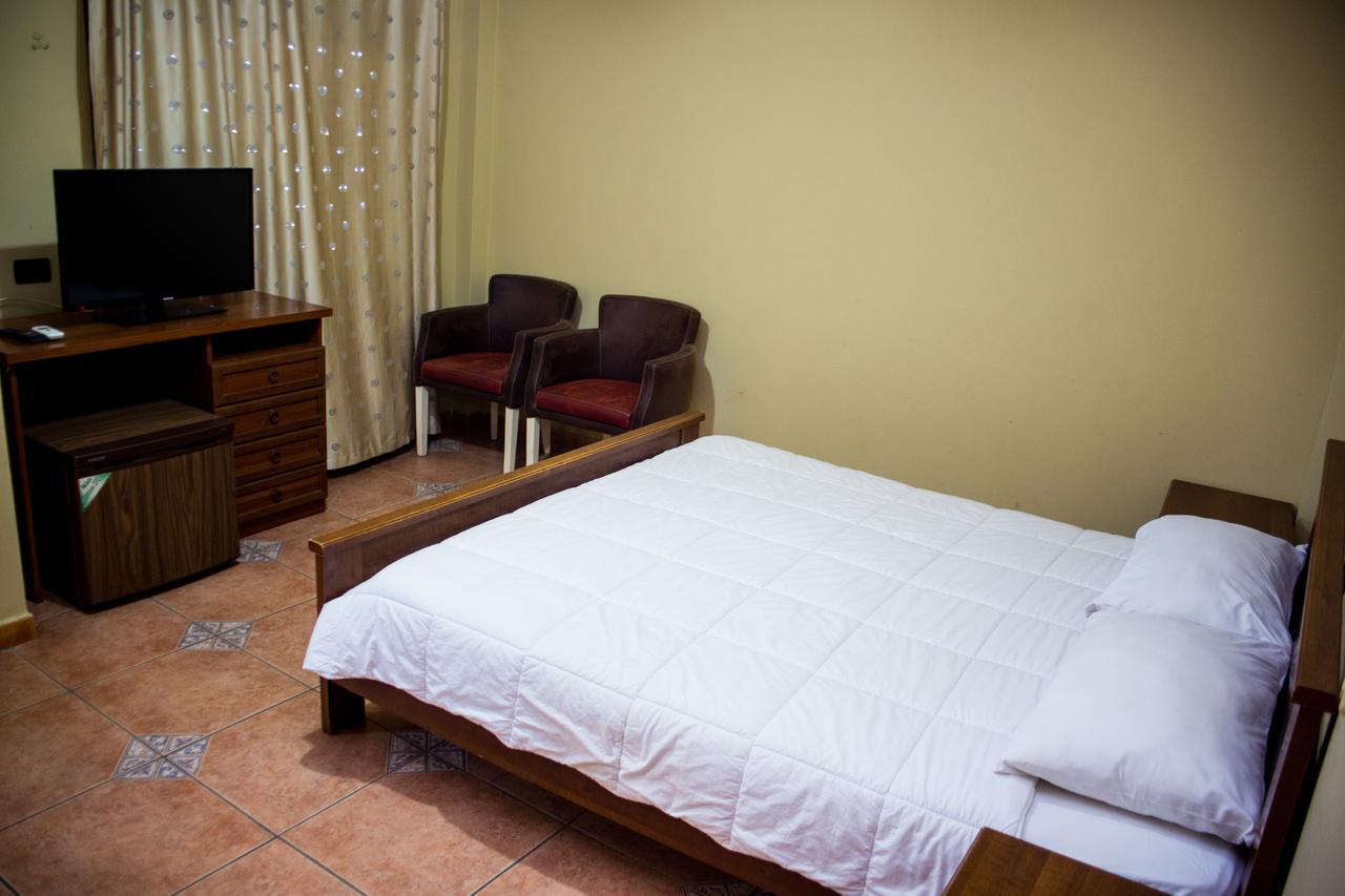 Hotel La Quercia Дуррес Экстерьер фото